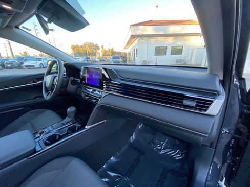 Used 2025 Toyota Camry LE image 35
