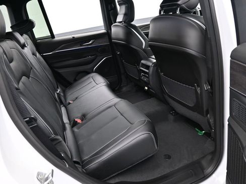 Used 2024 Jeep Grand Cherokee Overland w/ Luxury Tech Group IV image 21