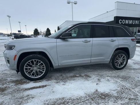 Used 2025 Jeep Grand Cherokee Summit image 4