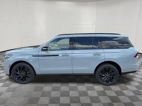 Used 2025 Lincoln Navigator Reserve w/ Jet Appearance Package AWD/4WD image 12