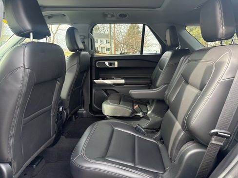 Certified 2022 Ford Explorer XLT w/ Equipment Group 202A image 18