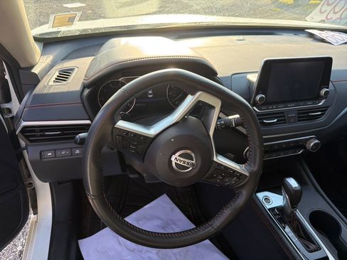 Used 2022 Nissan Altima 2.5 SR w/ Midnight Edition Package image 11