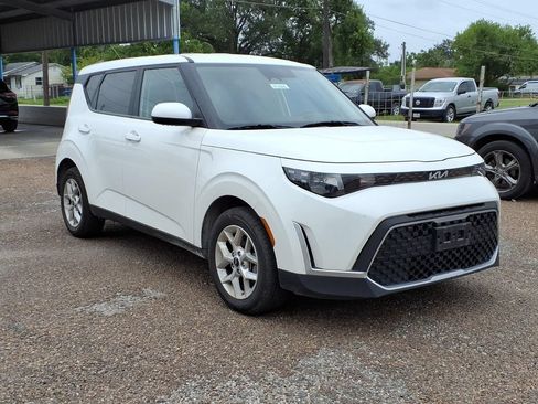 Used 2024 Kia Soul LX w/ Option Group 015 FWD image 4