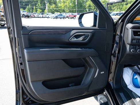 Used 2023 Chevrolet Suburban Z71 w/ Luxury Package AWD/4WD image 17