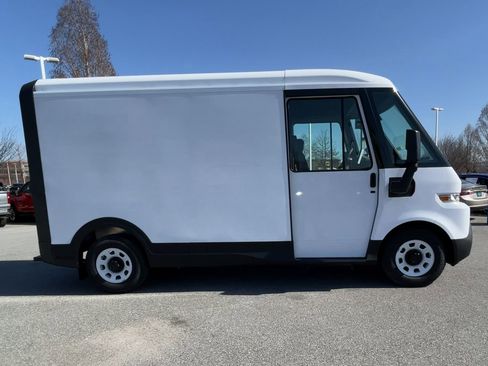 New 2025 Chevrolet Brightdrop 400 image 45