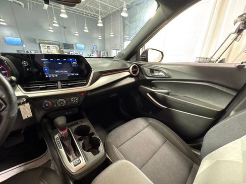 Used 2024 Chevrolet Trax RS w/ Driver Confidence Package FWD image 26