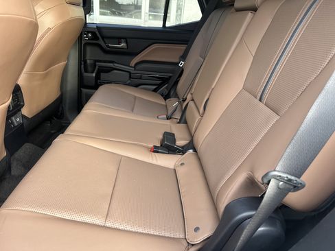 Used 2025 Toyota 4Runner Limited image 12