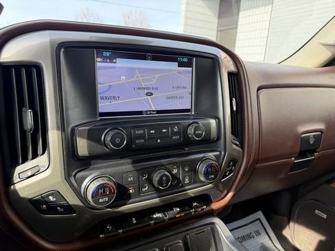 Used 2017 Chevrolet Silverado 1500 High Country image 9