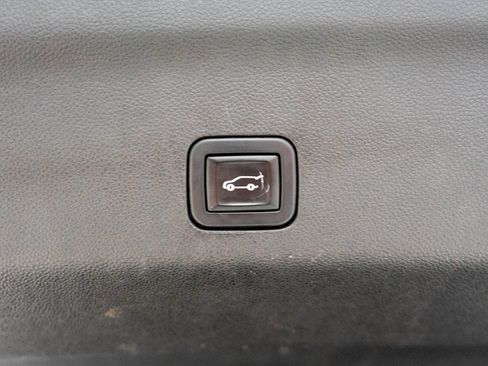 Used 2022 GMC Yukon XL AT4 w/ AT4 Premium Plus Package image 39