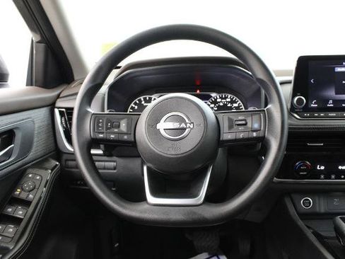 Certified 2022 Nissan Rogue SV FWD image 22