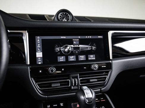 Certified 2023 Porsche Macan AWD/4WD image 18