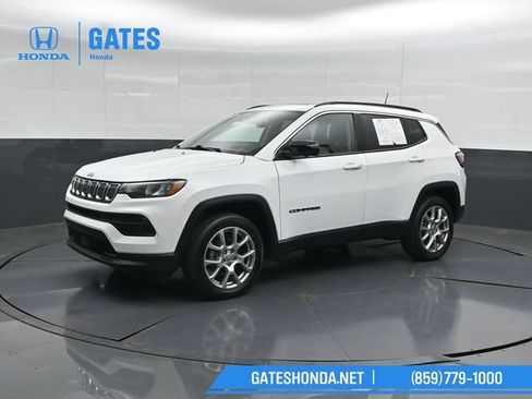 Used 2022 Jeep Compass Latitude w/ Sun and Sound Group AWD/4WD image 6