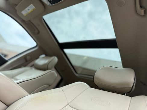 Used 2018 Jeep Grand Cherokee Overland AWD/4WD image 9