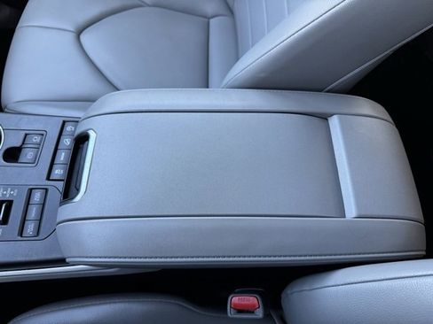 Certified 2022 Toyota Highlander XLE image 24