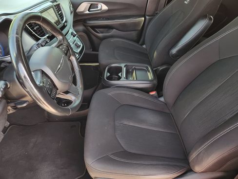 Used 2020 Chrysler Pacifica Touring w/ S Appearance Package FWD image 13