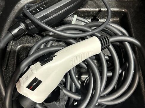 Used 2016 Chevrolet Volt Premier w/ Driver Confidence Package image 47