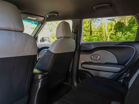 Certified 2017 Kia Soul FWD image 21