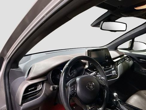 Used 2019 Toyota C-HR Limited FWD image 9