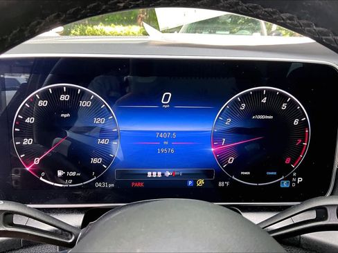 Used 2024 Mercedes-Benz GLC 300 image 25