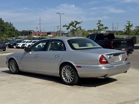 Used 2006 Jaguar XJ8 RWD image 3