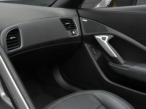 Used 2015 Chevrolet Corvette Z06 w/ 3LZ Preferred Equipment Group RWD image 46