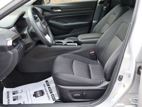 Used 2024 Nissan Altima 2.5 SV FWD image 21