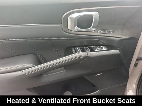 Used 2025 Kia Sorento SX AWD/4WD image 16