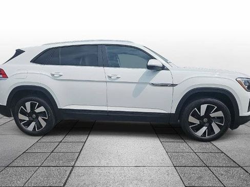 Used 2025 Volkswagen Atlas Cross Sport SE AWD/4WD image 4