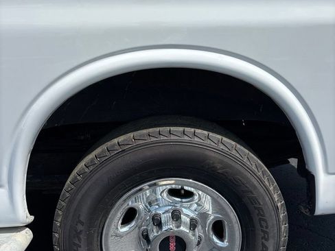Used 2017 GMC Savana 2500 RWD image 8