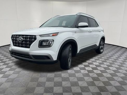 Certified 2024 Hyundai Venue SEL FWD image 3
