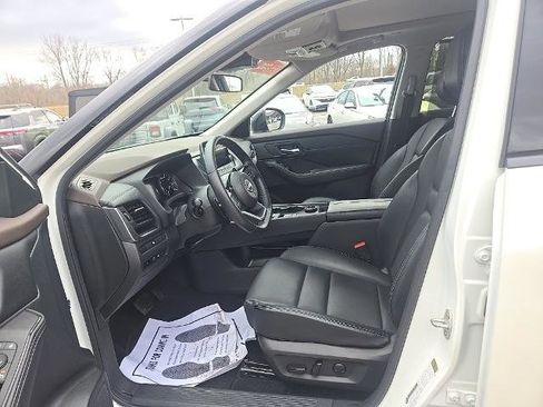 Certified 2023 Nissan Rogue SV w/ SV Premium B Package image 9