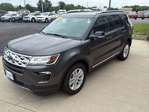 Used 2018 Ford Explorer XLT w/ Equipment Group 202A AWD/4WD image 3