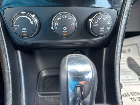 Used 2013 Chrysler 200 Touring image 20