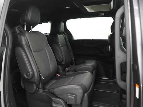 Used 2025 Toyota Sienna Limited AWD/4WD image 12