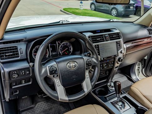Used 2020 Toyota 4Runner Limited AWD/4WD image 16
