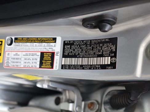 Used 2017 Toyota Camry LE image 10