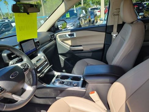 Used 2022 Ford Explorer XLT w/ Equipment Group 202A AWD/4WD image 11