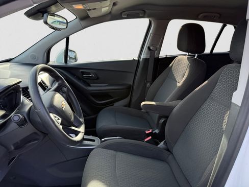 Used 2021 Chevrolet Trax LS w/ Tint and Cruise Package image 10