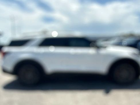 Used 2025 Ford Explorer ST-Line w/ Premium Package RWD image 4