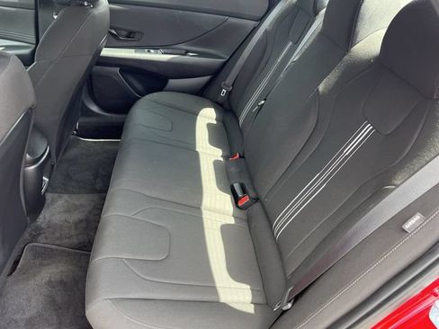 Used 2025 Hyundai Elantra Sport FWD image 33