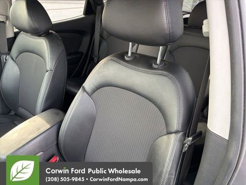 Used 2012 Hyundai Tucson GLS image 22