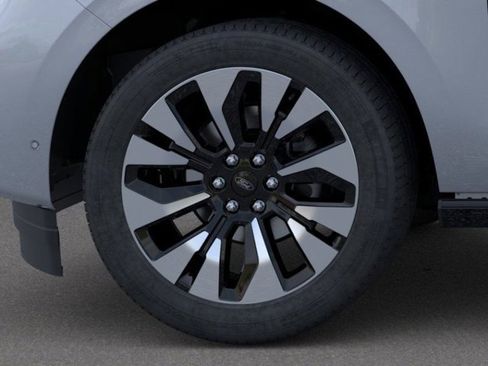 New 2025 Ford Expedition Platinum w/ Driver's Package image 19