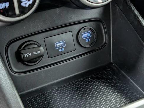Used 2020 Hyundai Venue SEL FWD image 24