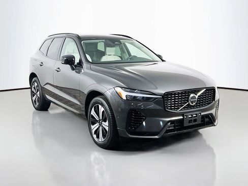 Used 2023 Volvo XC60 T8 Plus image 3