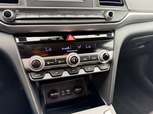 Used 2020 Hyundai Elantra SE w/ Cargo Package (C1) FWD image 14