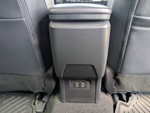 Used 2023 Toyota Prius XLE FWD image 7