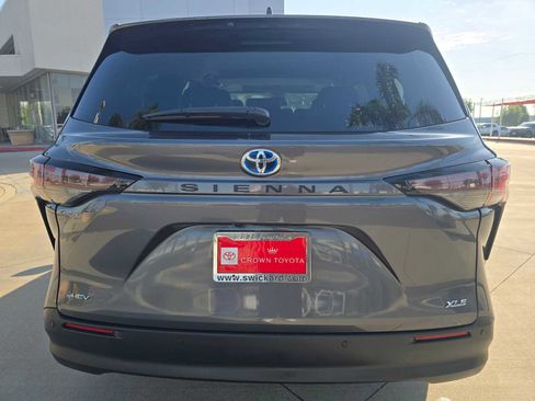 Used 2025 Toyota Sienna XLE image 14