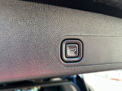 Used 2013 Cadillac Escalade Platinum AWD/4WD image 23