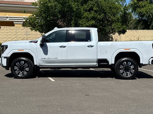 New 2026 GMC Sierra 2500 Denali w/ Denali Reserve Package AWD/4WD image 8