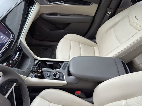 Used 2020 Cadillac XT6 Premium Luxury image 23